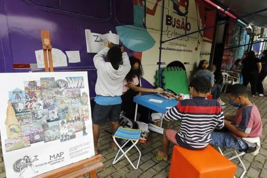 Diadema leva biblioteca itinerante para a porta das escolas municipais