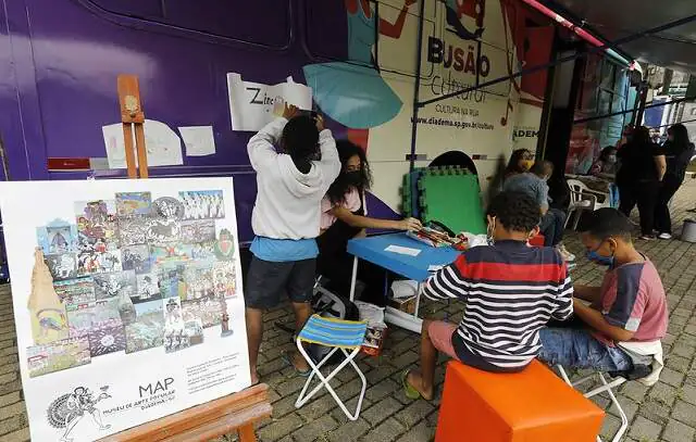 Diadema leva biblioteca itinerante para a porta das escolas municipais