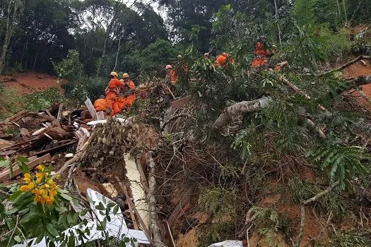 Polícia identifica corpos de quatro vítimas do temporal de Petrópolis