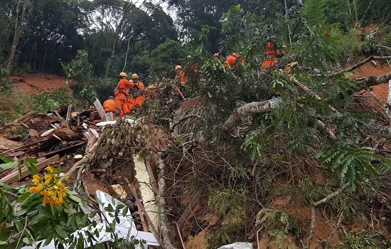 Polícia identifica corpos de quatro vítimas do temporal de Petrópolis