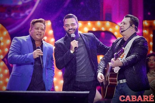 Luccas Fernandes sobe ao palco com Leonardo e Bruno e Marrone na tour Cabaré