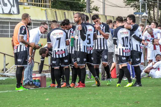 Cachorrão busca manter embalo diante do Velo Clube