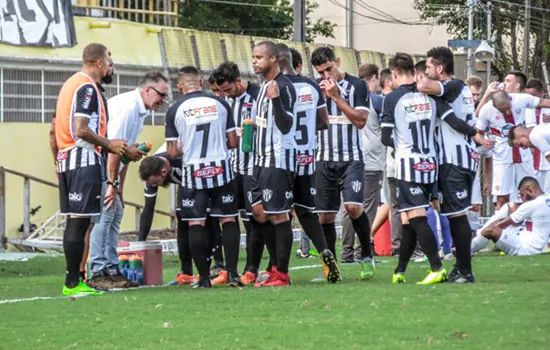 Cachorrão busca manter embalo diante do Velo Clube