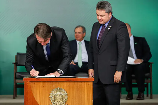 Bolsonaro sanciona lei do novo Cadastro Positivo