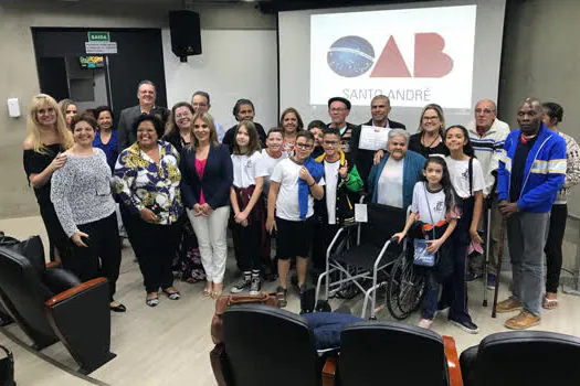 OAB Santo André entrega cadeiras de rodas da campanha Lacres e Tampinhas Solidárias