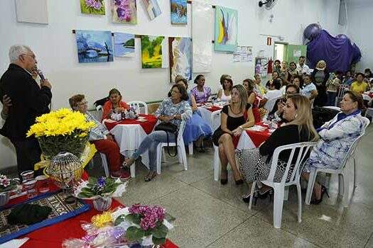 Mães tomam café da manhã “cultural” com prefeito