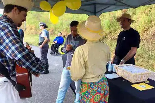 Ecovias promove mais uma edição do tradicional Café na Passarela com pedestres do SAI