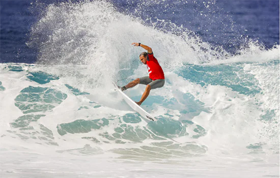 Surf: Caio Ibelli garante vaga na semifinal em Margaret River