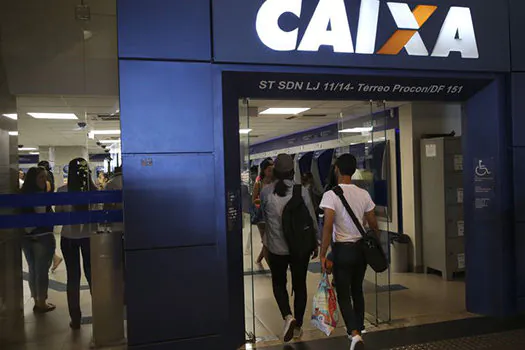 Caixa abre 680 agências no sábado para saque de auxílio emergencial