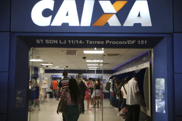 Caixa estende horário de atendimento amanhã e abre no sábado