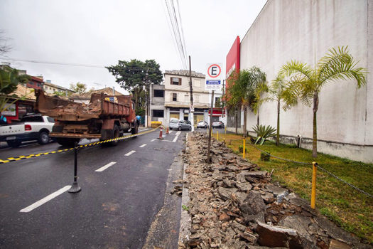 Ribeirão Pires reforma calçadas do entorno da Vila do Doces