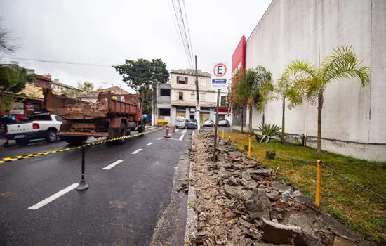 Ribeirão Pires reforma calçadas do entorno da Vila do Doces