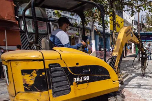 Calçadão da Rua do Comércio ganha revitalização em Ribeirão Pires