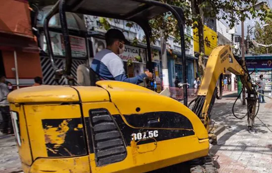 Calçadão da Rua do Comércio ganha revitalização em Ribeirão Pires