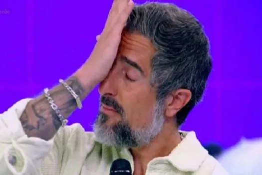 Marcos Mion chora no ‘Caldeirão’ com homenagem dos filhos