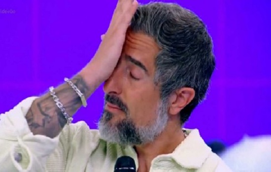 Marcos Mion chora no ‘Caldeirão’ com homenagem dos filhos