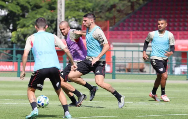 Calleri treina com o grupo e deve reforçar São Paulo contra o Internacional