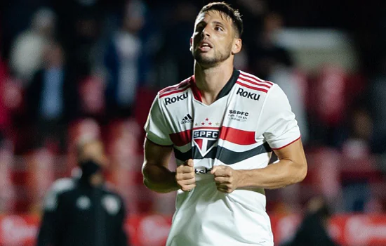 Calleri pede desculpas a torcedor palmeirense após quebrar seu celular