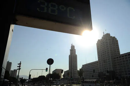 Previsão do Tempo: Dia com sol forte, calor e baixa umidade do ar em SP