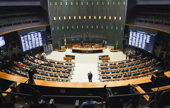 Câmara: votação da PEC dos benefícios em comissão é adiada após pedido de vistas