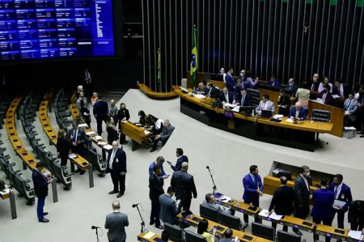 PEC: Câmara rejeita destaque que queria âncora fiscal na Constituição