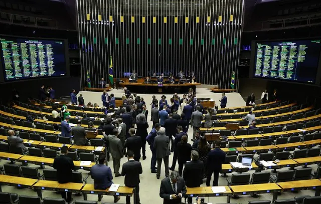 Câmara aprova MP do Mais Médicos mesmo com problemas na articulação política do governo