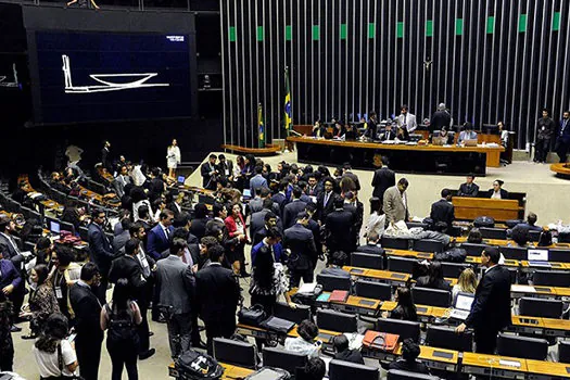 Câmara paga advogados de deputados do PSL