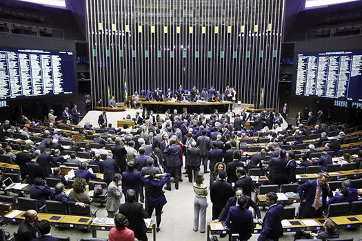 Líderes na Câmara agem para reduzir cotas femininas