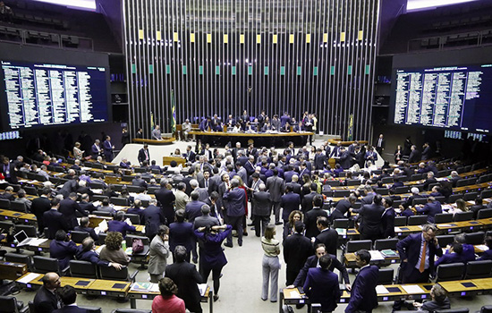 Líderes na Câmara agem para reduzir cotas femininas