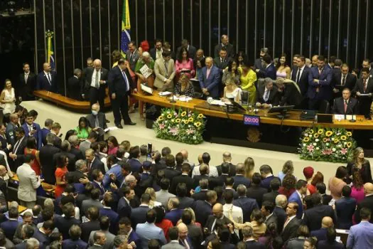 Parlamentares tomam posse na Câmara dos Deputados