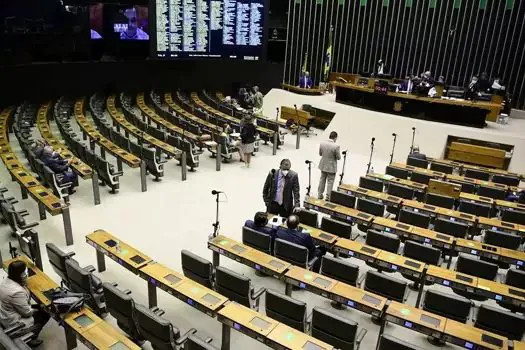 Lira determina votação virtual de PEC dos Benefícios