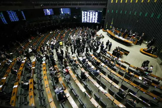 Câmara aprova urgência para projeto de lei sobre abuso de autoridade