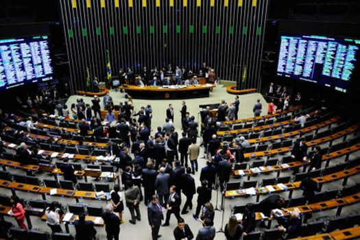 Câmara aprova prorrogação do Mais Médicos e de mais duas MPs