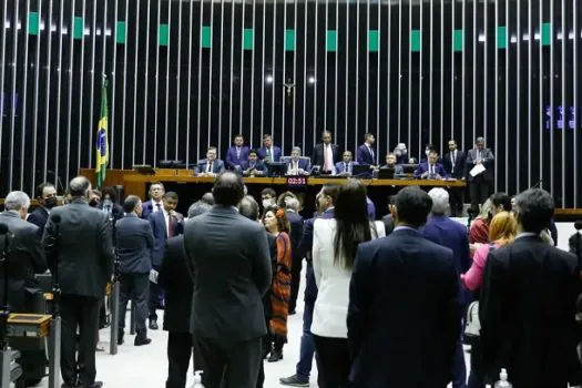 Câmara adia votação do 2º turno da PEC da Transição para esta quarta-feira