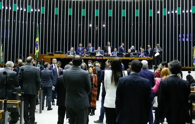 Câmara adia votação do 2º turno da PEC da Transição para esta quarta-feira