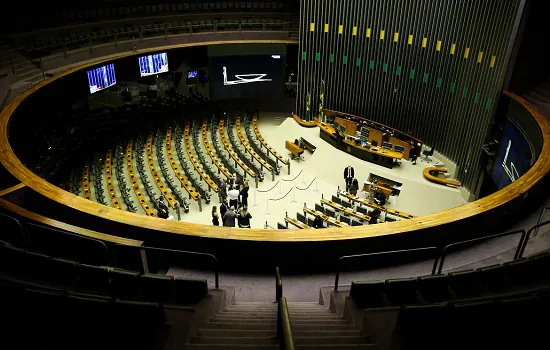 Deputados têm até hoje  (1º) para trocar de partido sem perder mandato