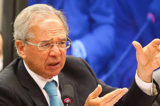 Paulo Guedes diz que país deverá ter uma desaceleração econômica em 2022