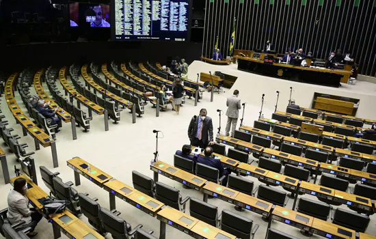 A Câmara dos Deputados retoma as atividades presenciais a partir de hoje (25)