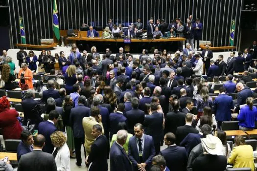 Câmara suspende trechos de decretos de Lula sobre saneamento