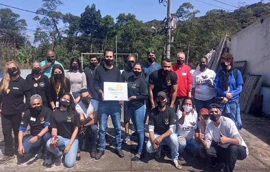 Instituto Camargo Corrêa doa material escolar para crianças de instituição em São Bernardo