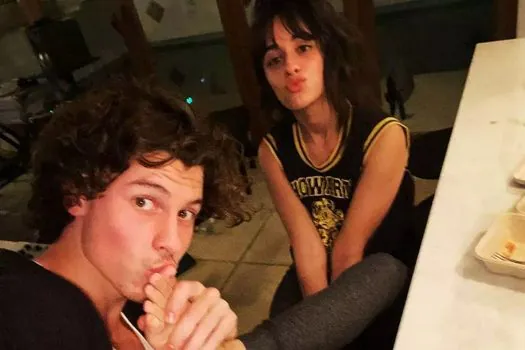 Camila Cabello desmente boato de que Shawn Mendes teria feito pedido de casamento