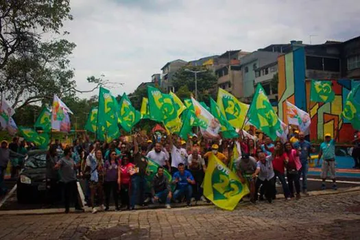 Caminhadas marcaram campanha de Guto Volpi neste sábado