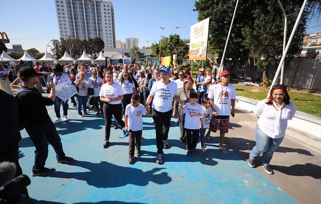 Mais de 300 pessoas prestigiam 1ª Caminhada pela Inclusão dos Autistas