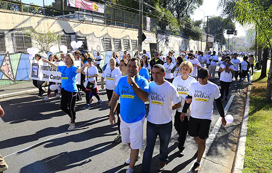 Caminhada une famílias na luta contra as drogas