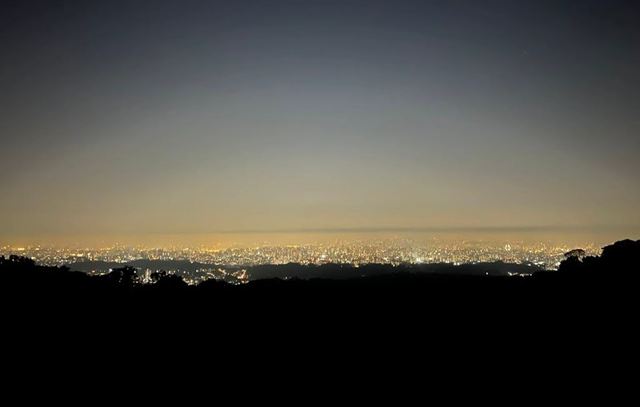 Vista da Pedra Grande no período noturno