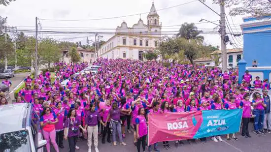 Caminhada de conscientização contra o câncer reúne mais de 5 mil pessoas