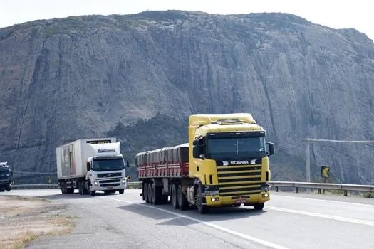 Em acerto com Congresso, Economia dá sinal verde a bolsa-caminhoneiro