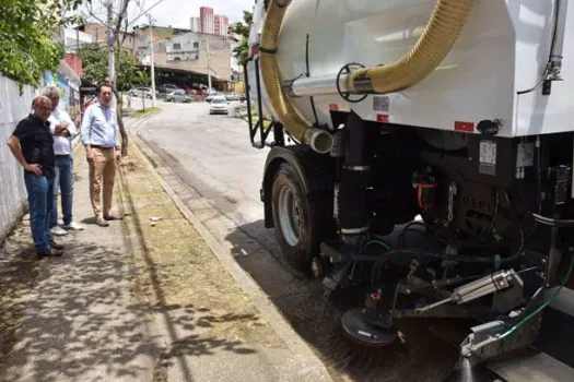 Santo André usa caminhão varredeira para ajudar na prevenção de enchentes e alagamentos