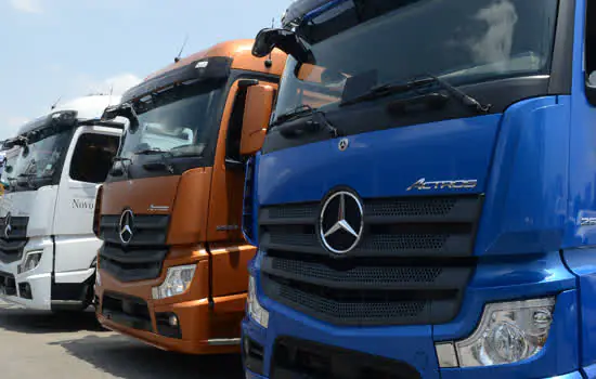 Mercedes-Benz supera o marco de 1.000 caminhões Novo Actros entregues a clientes no Brasil