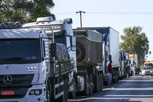 Caminhoneiros chamam proposta do governo sobre combustíveis de “solução tabajara”